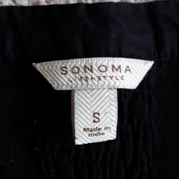 🍒Adorable embellished blouse size small - Picture 4 of 4